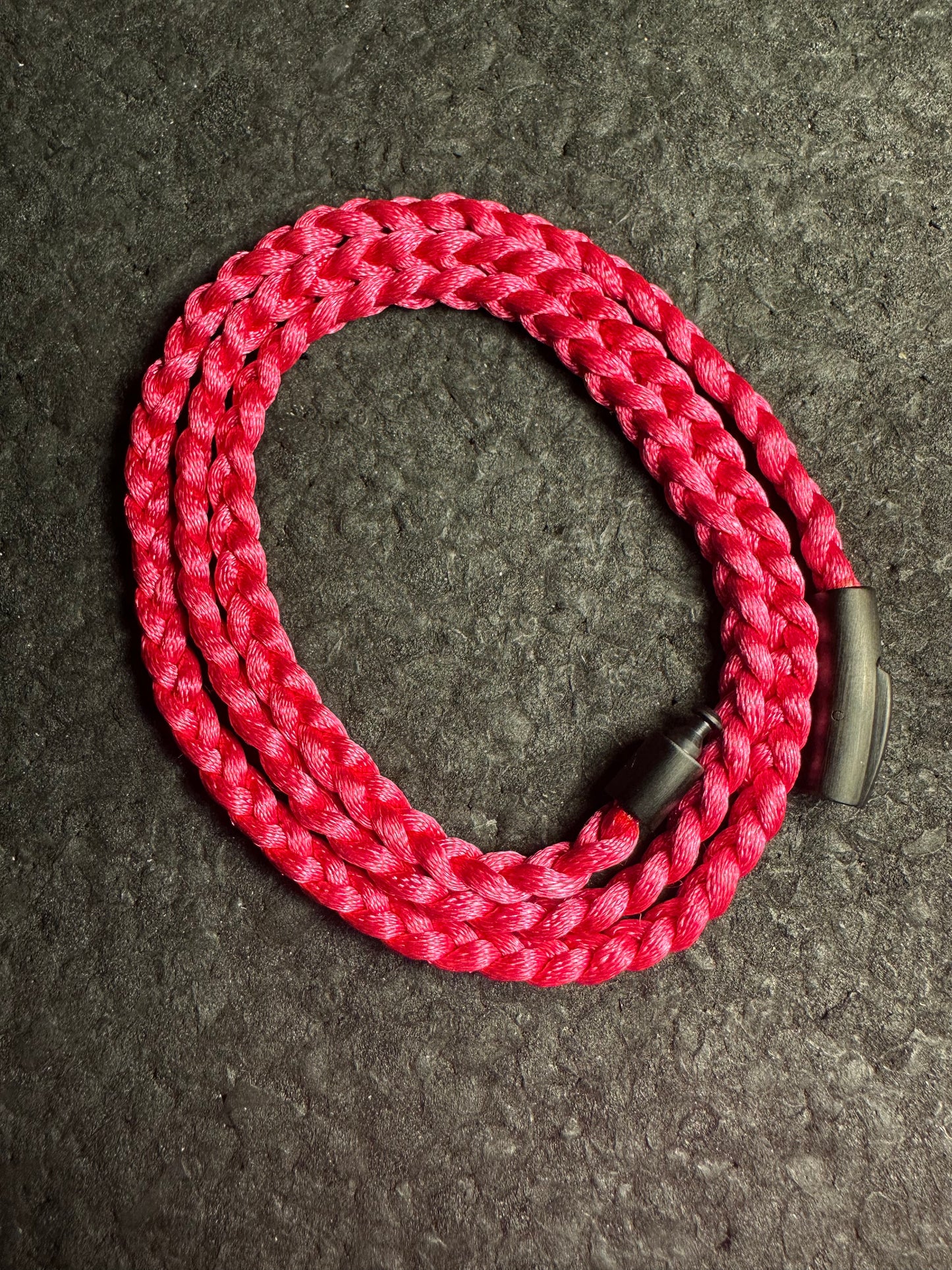 Collar de nailon trenzado color magenta de 23”