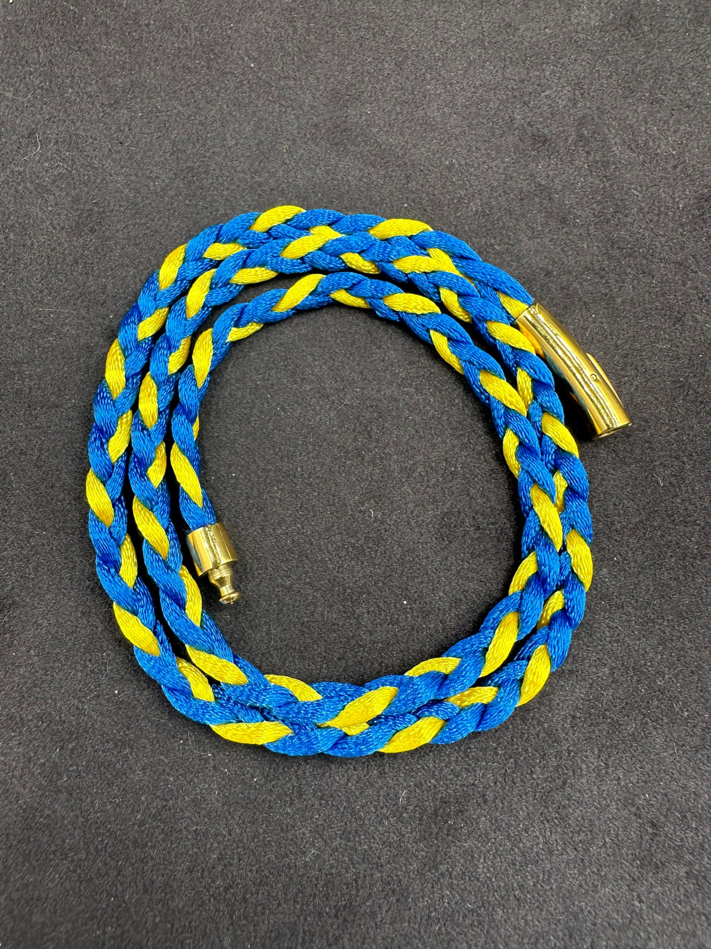 Collar de nailon trenzado azul/amarillo de 21”